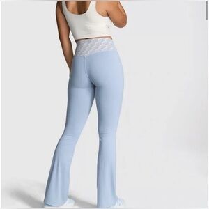 PINK Victoria's Secret Blue Leggings with Patterned Waistband